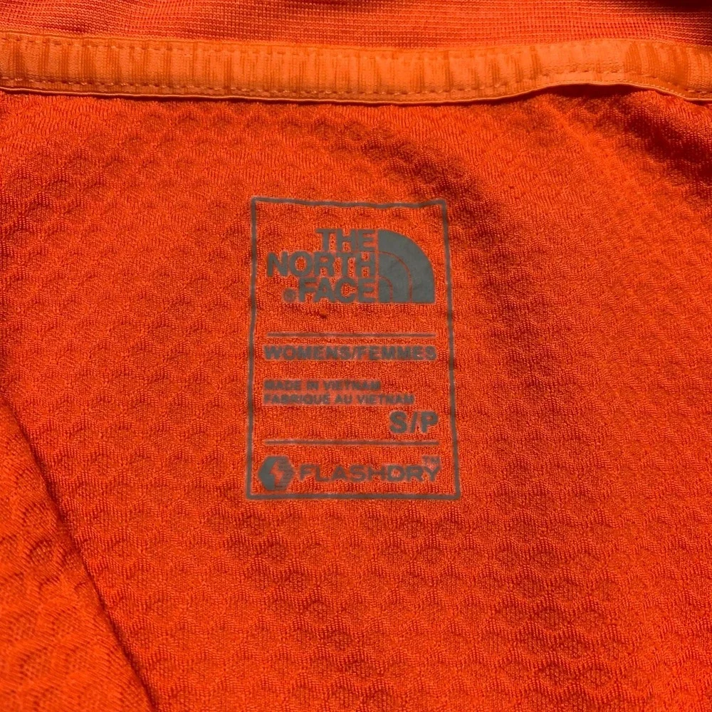 The North Face Women's S Fire Red Brave the Cold Wind 1/2‎ Zip Flashdry Pullover